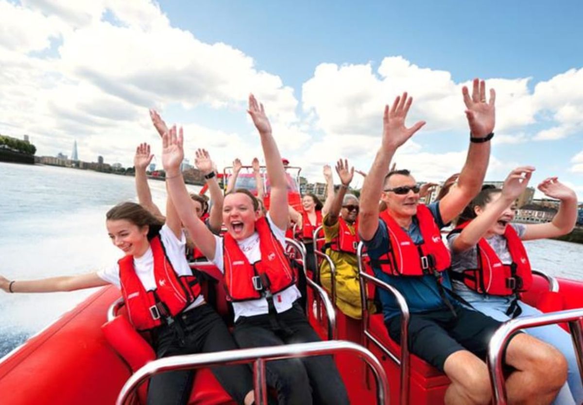 Esperienza su barca veloce sul Tamigi con Thames Rockets