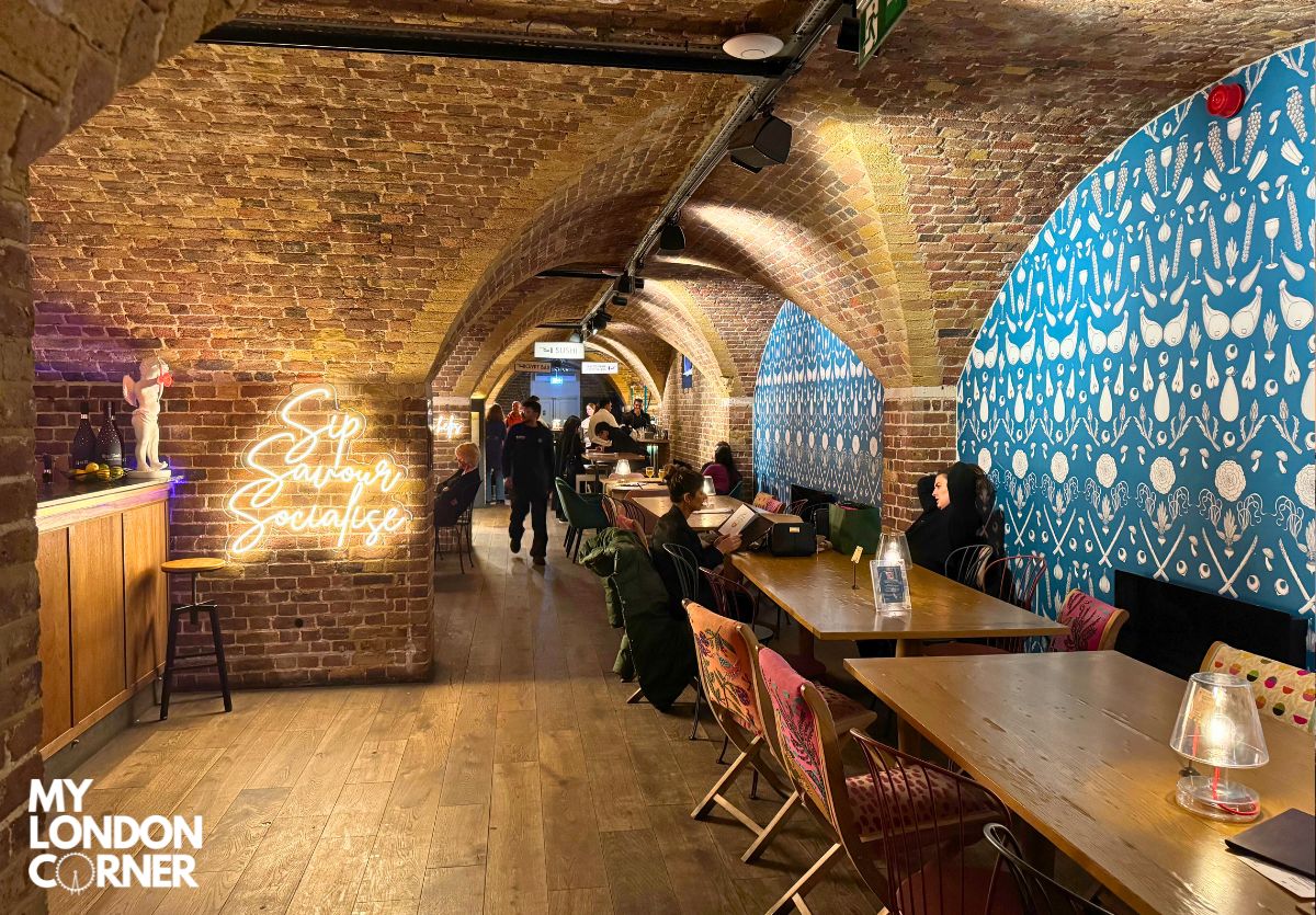 Cripta a volta di Mercato Mayfair con wine bar