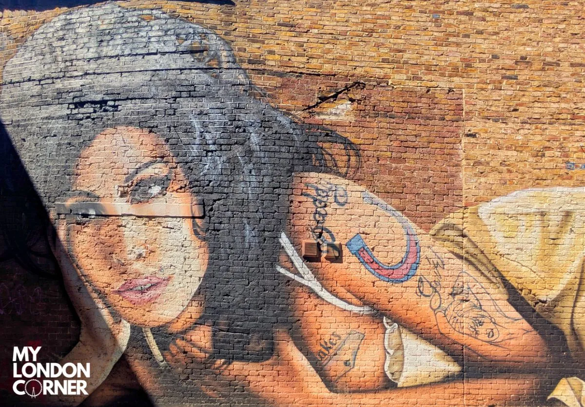 Tour Musicale di Londra a Piedi con Guida Italiana - foto 2 (Camden Town Station (uscita principale))