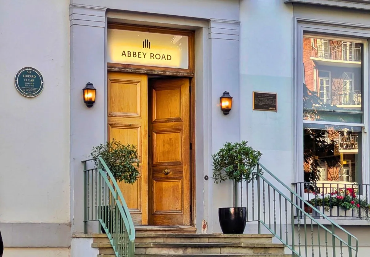 Tour Musicale di Londra a Piedi con Guida Italiana - foto 4 (Camden Town Station (uscita principale))